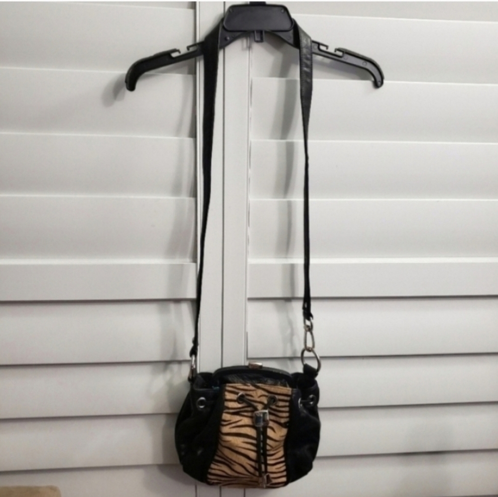 B. Makowsky Tiger print cow hide leather drawstring crossbody - Picture 13 of 15